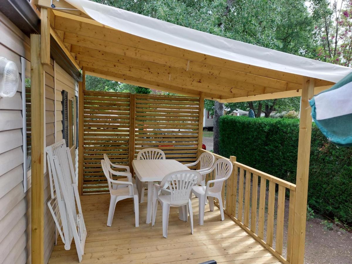 Mobil Home Tout Confort 6 Personnes Climatise Au Pied Du Luberon La Roque-d'Antheron Exterior foto