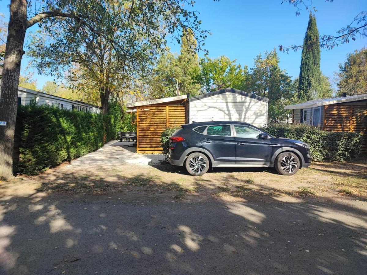 Mobil Home Tout Confort 6 Personnes Climatise Au Pied Du Luberon La Roque-d'Antheron Exterior foto