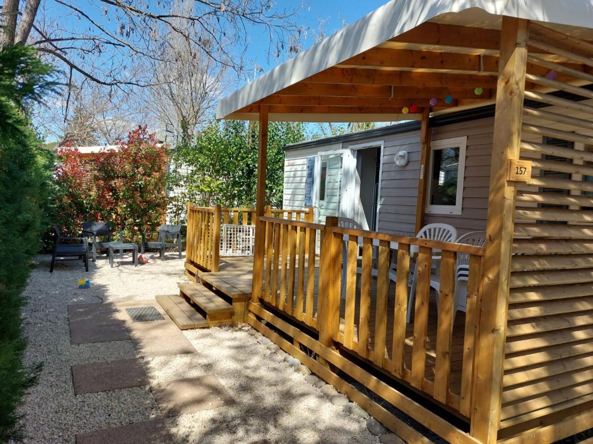 Mobil Home Tout Confort 6 Personnes Climatise Au Pied Du Luberon La Roque-d'Antheron Exterior foto